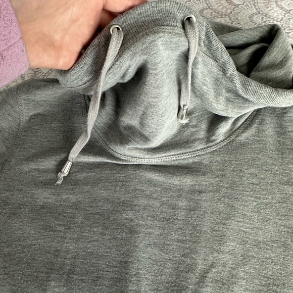 Cable & Gauge gray cowl-neck pullover sweater Medium - Picture 8 of 10